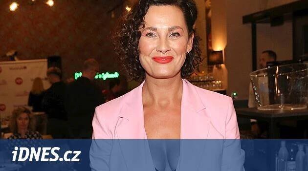 Snažím se stárnout bez úprav, říká bývalá Miss Michaela Salačová - iDNES.cz