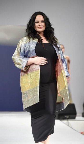 Jako herečka si těhotná Čvančarová dává pauzu. Dobro ale konat nepřestává ani v požehnaném stavu