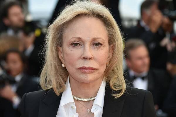 US actress Faye Dunaway poses as she arrives on May 20, 2016 for the screening of the film "The Last Face" at the 69th Cannes Film Festival in Cannes, southern France. / AFP PHOTO / ALBERTO PIZZOLIALBERTO PIZZOLI/AFP/Getty Images