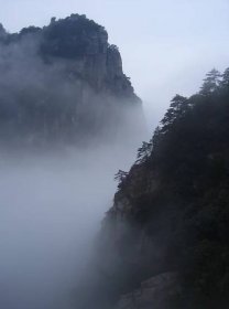 Soubor:Mount Lushan - fog.JPG