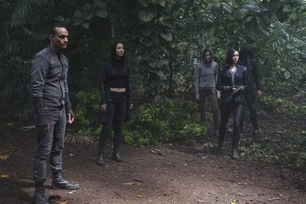 Jason Quinn, Sumire, Krista Alvarez, Sonya Balmores - Inhumans - Divide and Conquer - Z filmu