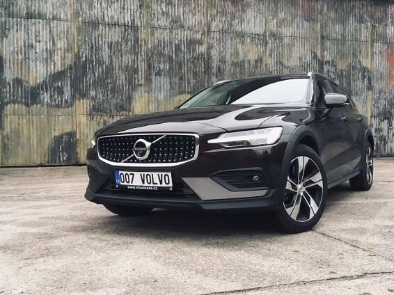 Volvo V60 CC D4: O úroveň výš