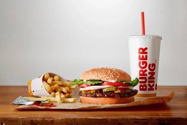 SOUTĚŽ: Vyzkoušejte chuť opravdového krále burgerů! - Tojesenzace.cz