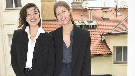 Ve filmech této krásné Češky hrají hollywoodská esa. Její zatím poslední objev je ale z Prahy