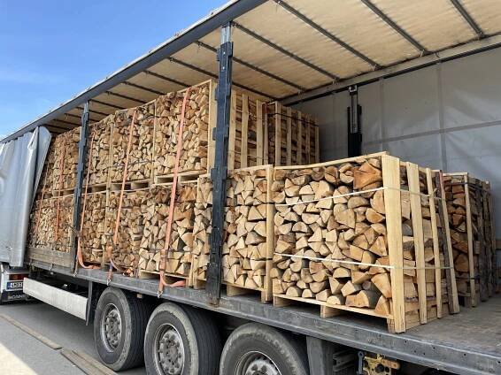 Palivové dřevo 35cm - tvrdé, štípané, skládané (1prmr) ➡️ Drevosmutny.cz
