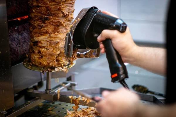 Kebab v tortille, malé hranolky a Kofola pro 1 nebo 2 osoby