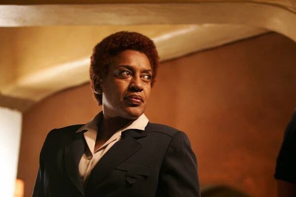 Policejní odznak - Parricide - Z filmu - CCH Pounder