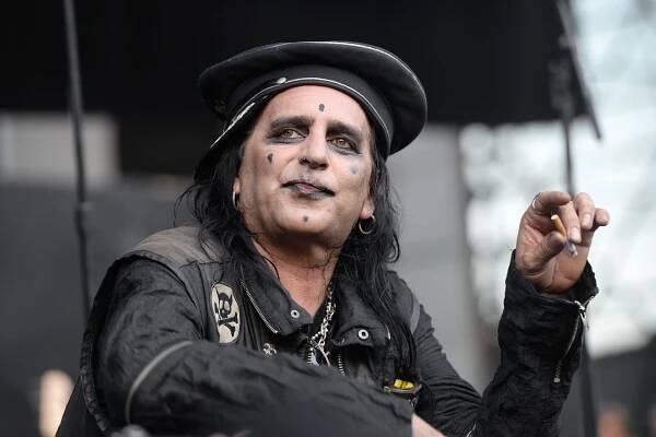 Faster Pussycat's Taime Downe Is Working On An Autobiography - Todd Hancock | Official Website
