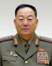 Kim popravil ministra obrany protiletadlovou zbraní. Protože usnul!