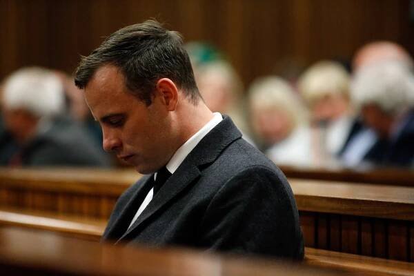 Pistorius usiluje o propuštění na svobodu. Setkal se s rodiči zavražděné