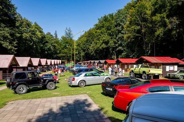 Podívejte se: Američtí krasavci se převedli v Kajlovci