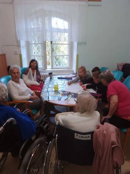 Podzimní tvoření s dětmi ze základní školy v Sokolnicích | Domov pro seniory Sokolnice, příspěvková organizace