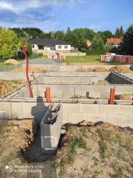 Reference | Stavby, rekonstrukce domu, bytu, stavba rodinných domů, fasády, montáž sádrokartonů, elektroinstalace, hydroizolace