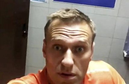 Navalného mohl zasáhnout novičok, hlásí německý týdeník. Srovnává příznaky s případem jiné otravy