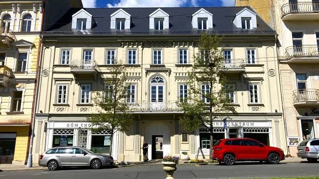 Informační centrum i koncertní sál. V Mariánských Lázních po rekonstrukci otevřeli dům Chopin