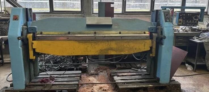 Ohýbačka plechů hydraulická XONM 2000/2