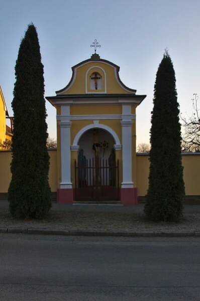 Soubor:Výklenková kaple, Doubravice nad Svitavou, okres Blansko.jpg – Wikipedie