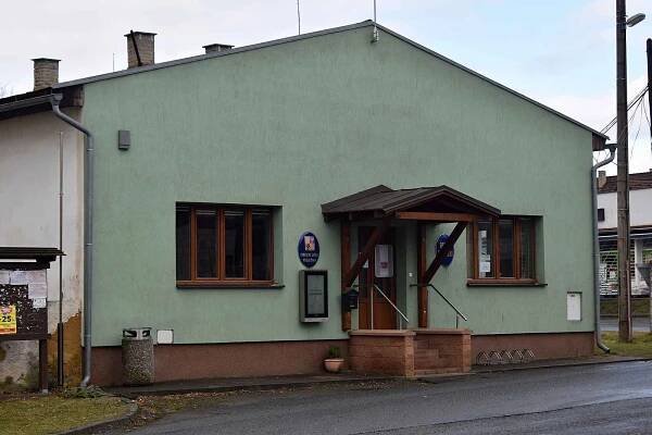 Prostranství u obecního úřadu by mělo projít revitalizací.