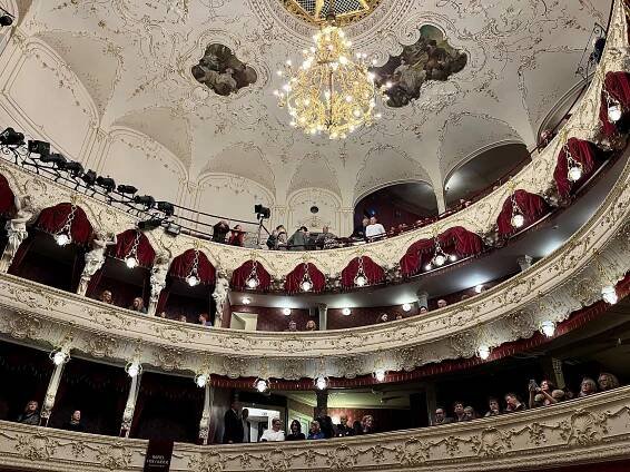 Kulturní zájezd do Karlových Varů s návštěvou opery a gejzíru - bbkult.net