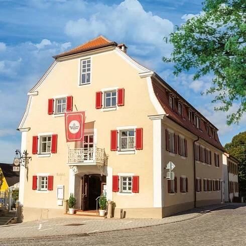 Außenansicht vom Klostergasthof in Heidenheim mit Blick auf den Haupteingang