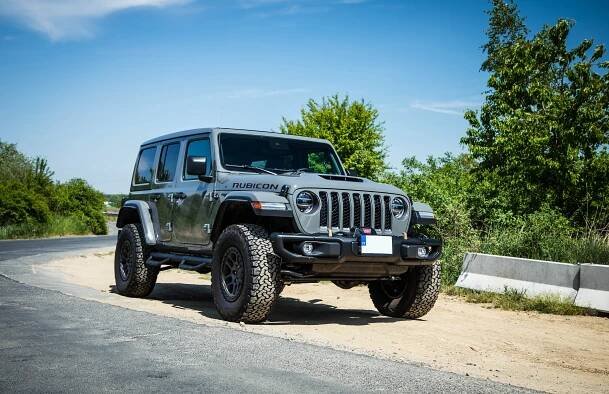 Jeep Wrangler Rubicon 392 Xtreme Recon: Zapomeňte na hybrid, když pořád existuje plnotučný osmiválec