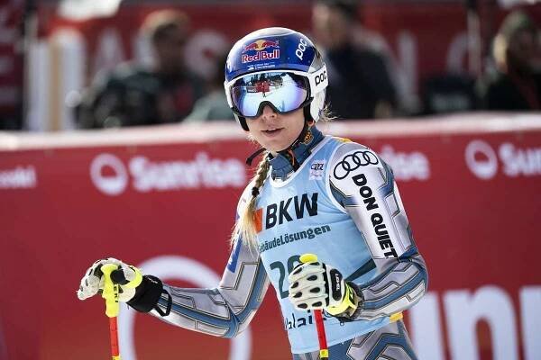 Ledecká se poprvé v sezoně dostala do elitní desítky. V Crans Montaně zajela v super-G osmé místo