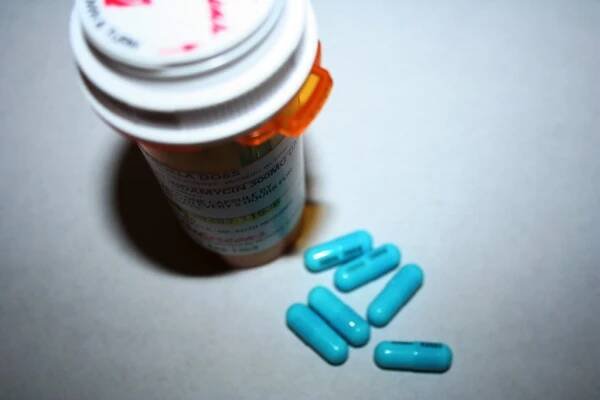 Can we use Clindamycin (Dalacin C)with alcohol?