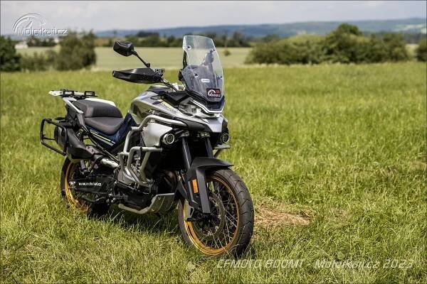 Fotogalerie Dobrodruzi střední třídy: Honda XL750 Transalp vs. Suzuki V-Strom 800DE v