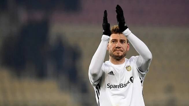 Fotbalista Bendtner při návratu z večírku zlomil taxikáři čelist, a není to zdaleka jeho jediný exces