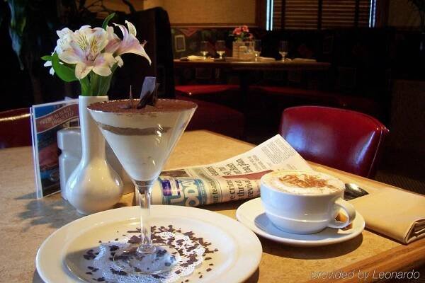 Doubletree By Hilton Wichita Airport Hotel Restaurant photo