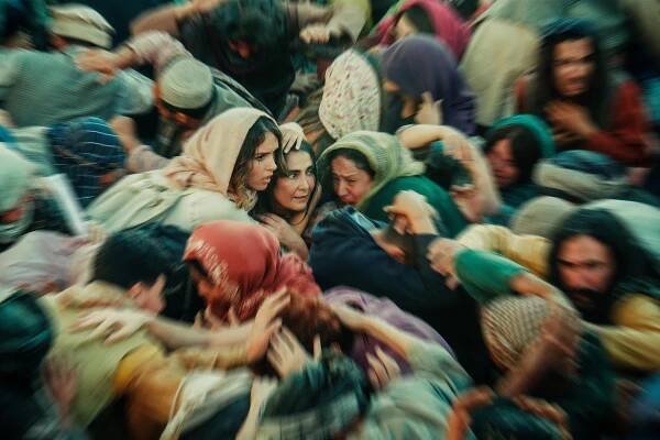 Lyna Khoudri, Fatima Adoum - 13 dní, 13 nocí - Z filmu