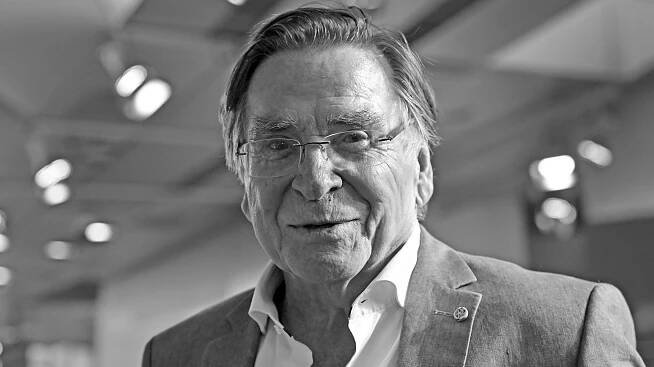 Elmar Wepper blickt freundlich in die Kamera. Nun ist der Schauspieler gestorben - er wurde 79 Jahre alt. | Bild: picture alliance/SvenSimon/Frank Hoermann