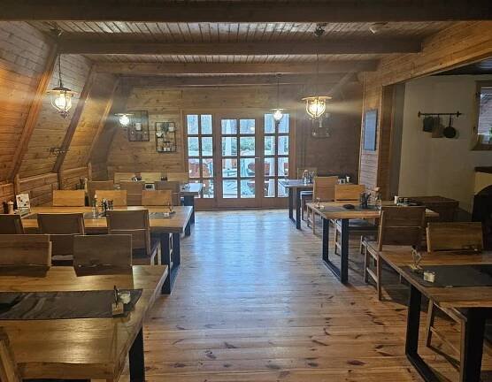 KOLIBA Komorní Lhotka Restaurace