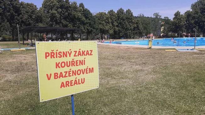 Letní koupaliště Ressl v Mostě, 27. června odpoledne.