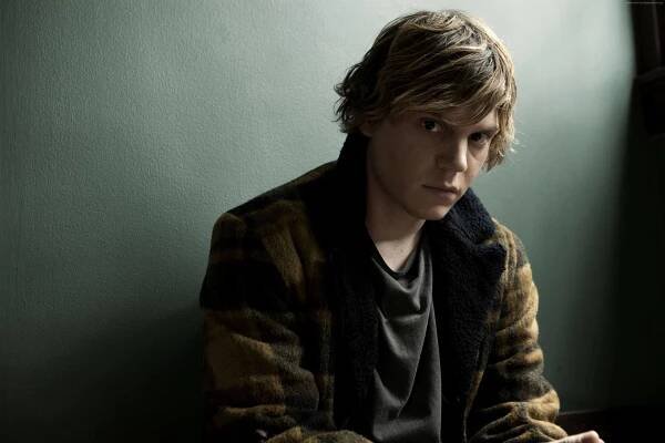 American Horror Story - Murder House - Promo - Evan Peters