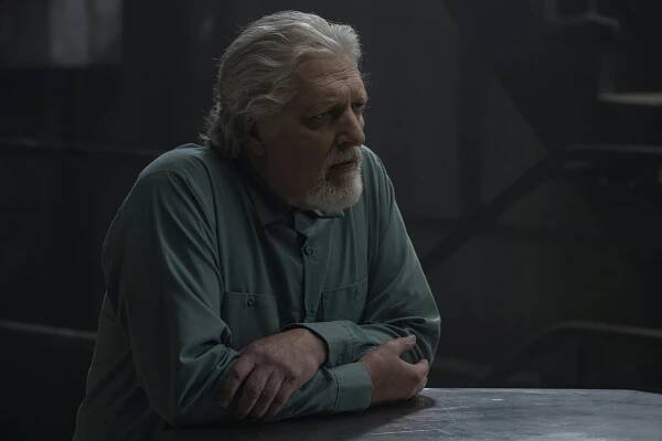 Tučňák - Po zavíračce - Z filmu - Clancy Brown