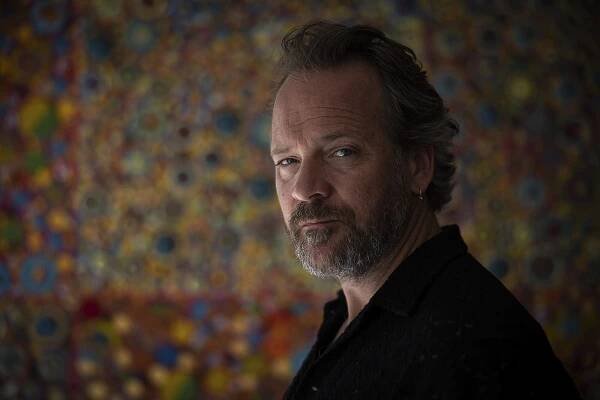 Peter Sarsgaard na MFF Karlovy Vary 2025 uvede snímek Jak nezískat Pulitzera