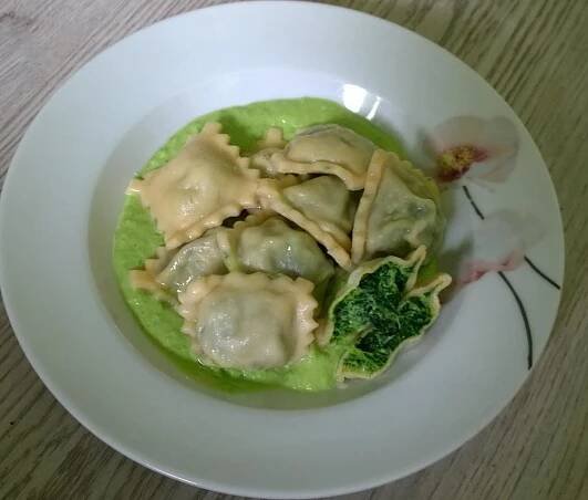 Ravioly plnené medvedím cesnakom a ricottou, Hlavné jedlá, recept
