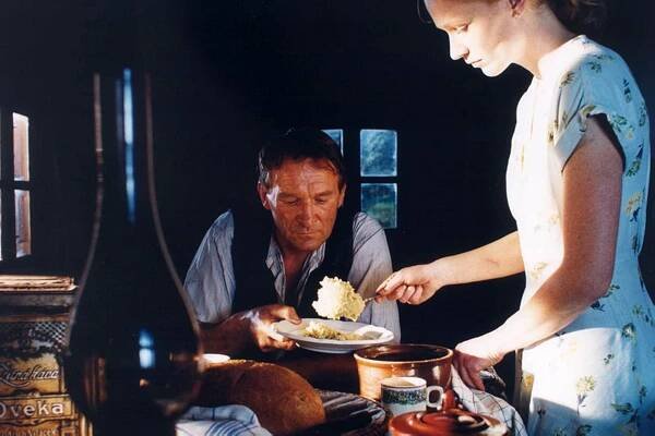 György Cserhalmi and Anna Geislerová in Želary (2003)
