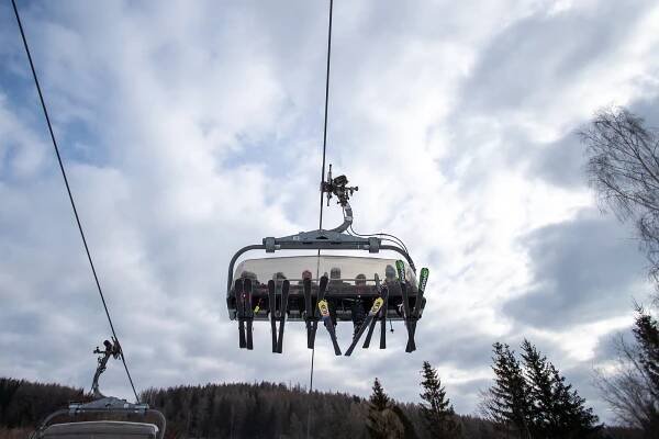 VIDEO: Ski areály na Bruntálsku přilákaly lyžaře z jižní Moravy i Vysočiny