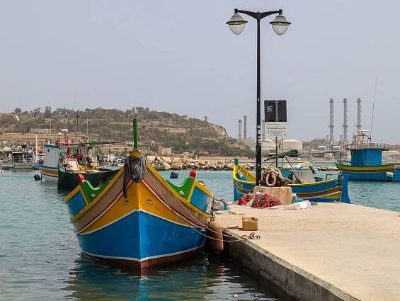 Marsaxlokk – malebný rybářský přístav s barevnými loďkami | PrimaVylety.cz