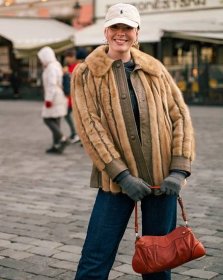 Móda turistů: Takto se oblékají cizinci a cizinky v centru Prahy. Jak hodnotí hlavní město Česka? | Galerie 1/29 | REFRESHER.cz