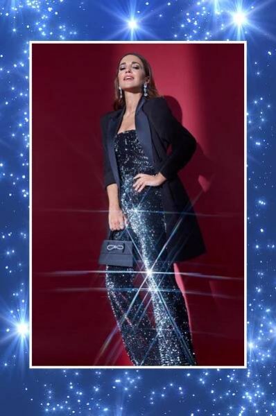Černý bandeau top s flitry 260 Kč, černé zvonové kalhoty s flitry 470 Kč, černý blejzr ve stylu smokingu 910 Kč, dlouhé štrasové náušnice 130 Kč