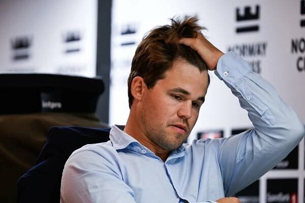 Šachová hviezda vracia úder. Magnus Carlsen opäť mení pravidlá - Forbes