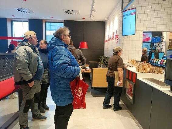 VIDEO: KFC přivítalo v Havlíčkově Brodě první zákazníky, podívejte se