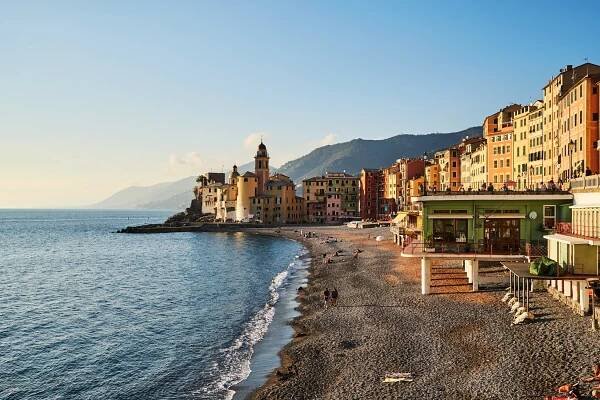 Camogli_ColinClark_Spread_Caption_35.jpg