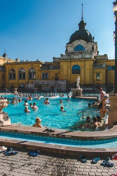 Baths, Books & Buda // Exploring Budapest, Hungary • The Overseas Escape