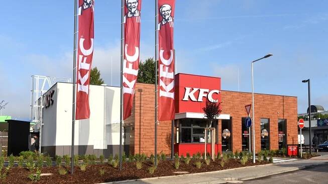 KFC chce v Česku předběhnout McDonald’s. Má už 100 poboček a jídlo lze nově objednat dopředu přes aplikaci