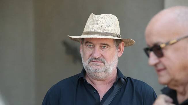 Překvapení na pohřbu režiséra Fréhara (†87): Nad rakví zapěl Hůlka