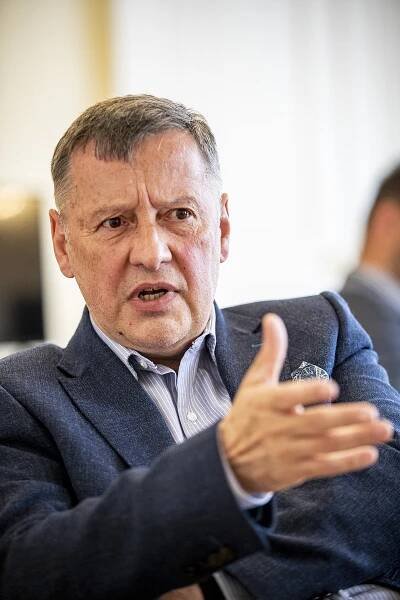 Ministr školství Vladimír Balaš končí. Z funkce odchází kvůli zdravotním potížím